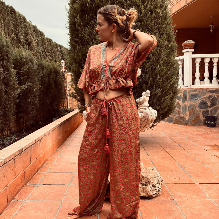 CONJUNTO UNIVERSE TOP + PANTALÓN